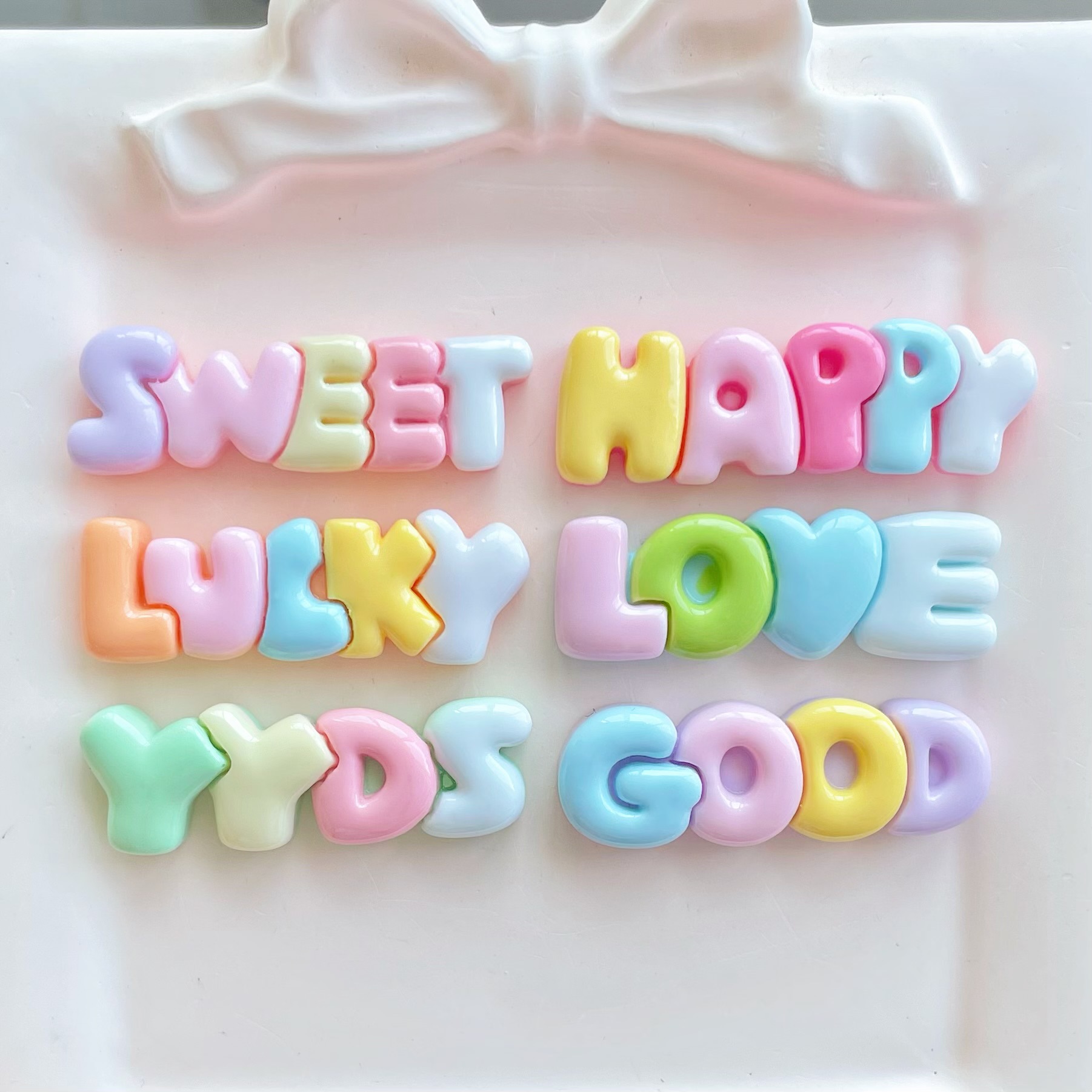 10-30 pezzi colore lettera ore - Resin Art Letter Keychain recensione e prezzo