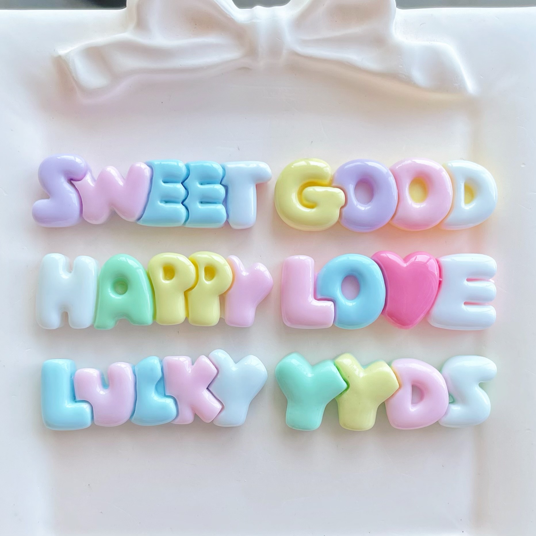 10-30 pezzi colore lettera ore - Resin Art Letter Keychain recensione e prezzo